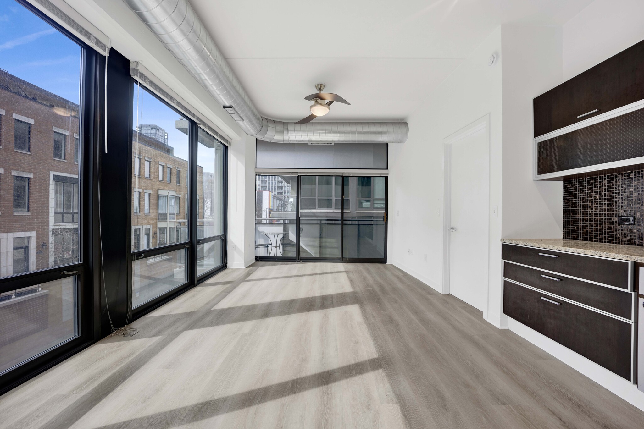 Building Photo - 660 W Wayman St