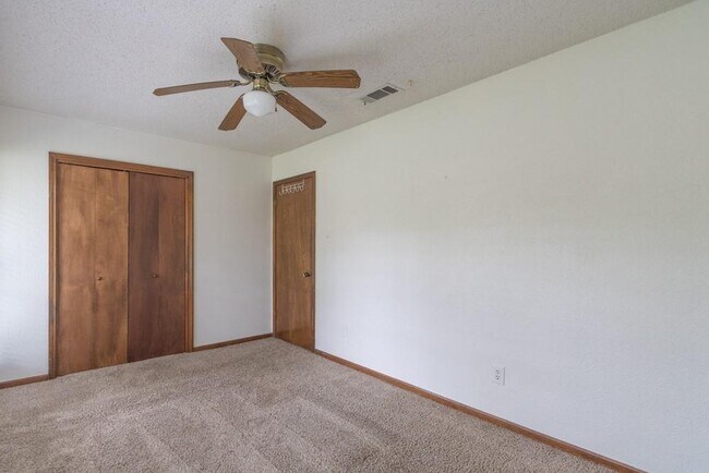 Building Photo - 11101 Froke Cedar Trail