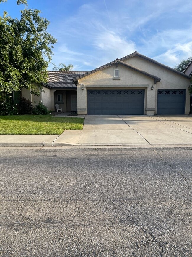 Primary Photo - 4 Bedroom / 2 Bathroom for Rent $2,500