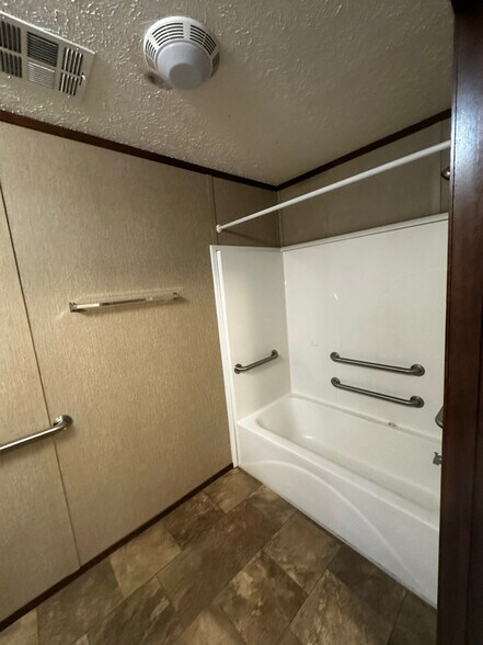 Building Photo - 33230 Walker North Rd