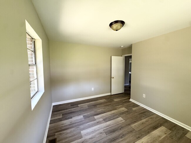 Building Photo - 106 National Ave