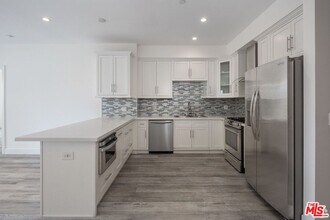 Building Photo - 1237 S Holt Ave