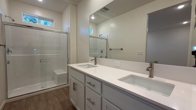 Building Photo - 2153 N Renn Ave