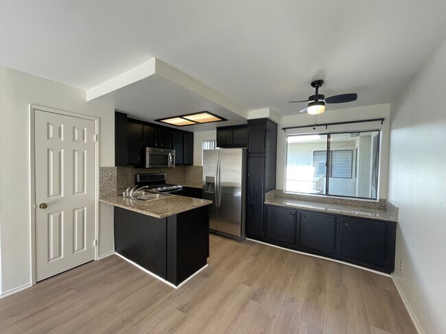 Primary Photo - 10740 Lawler St