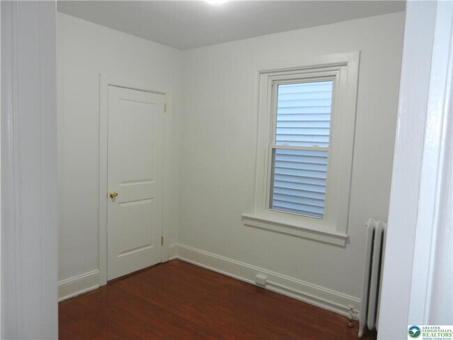 Building Photo - 1428 Center St