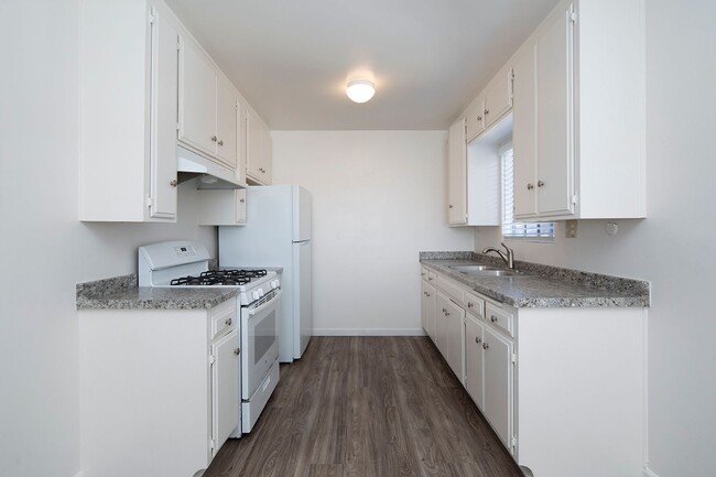 Building Photo - 4837 Santa Cruz Ave
