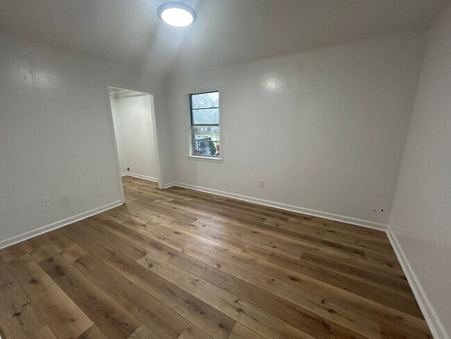Building Photo - 912 S Washington Ave