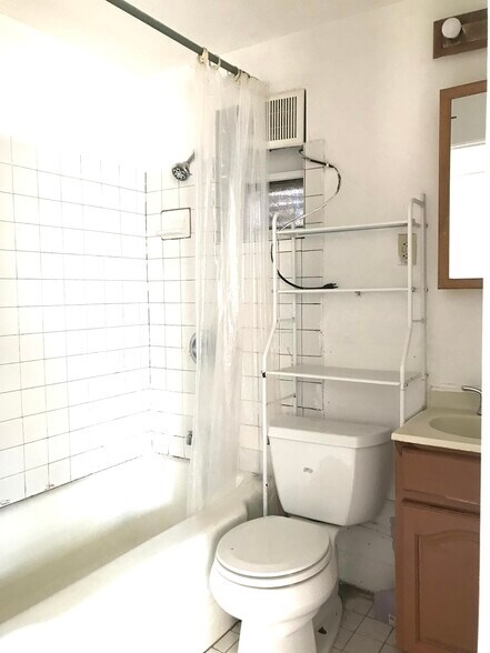 Building Photo - 1402 High St