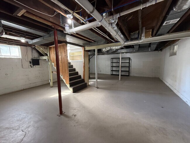 Building Photo - 3 bed 1 bath Brick Bungalow in Forest Hills