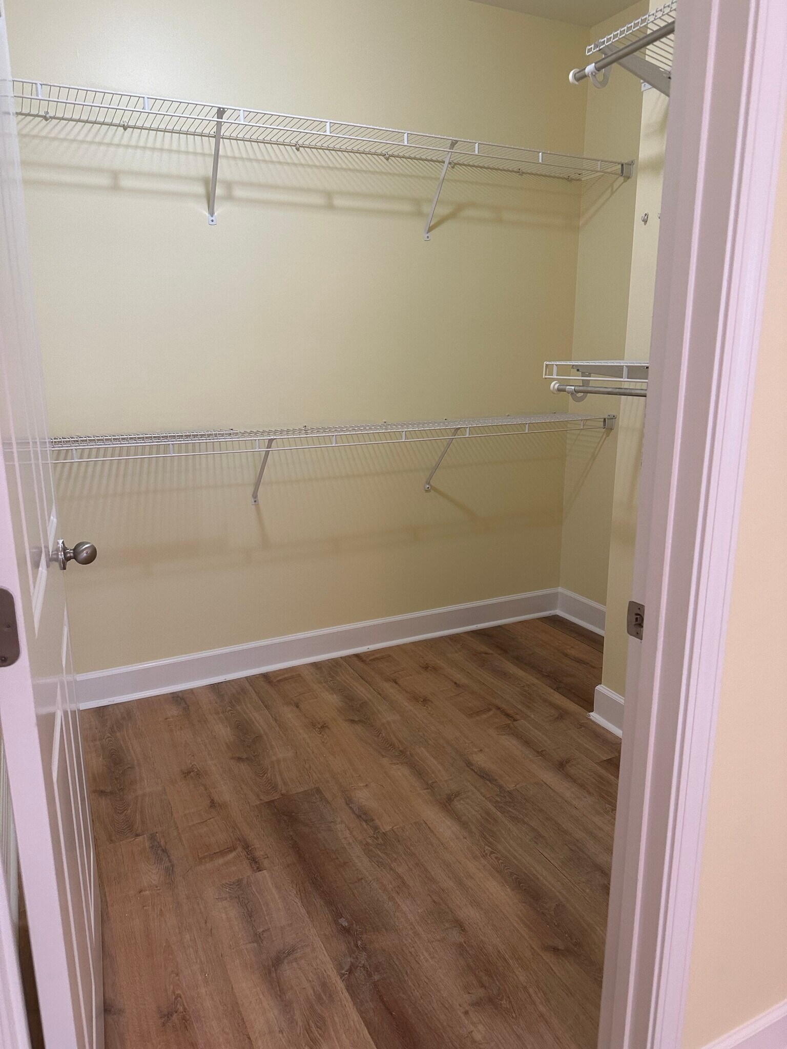 Building Photo - 4844 Bevendean Dr