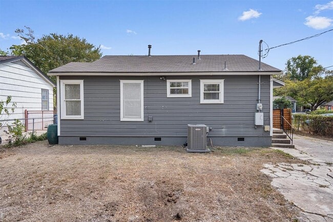 Building Photo - 2932 Moss St
