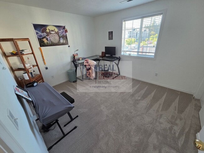 Building Photo - Check out this beautiful 3 bedroom, 2.5 bath home!
