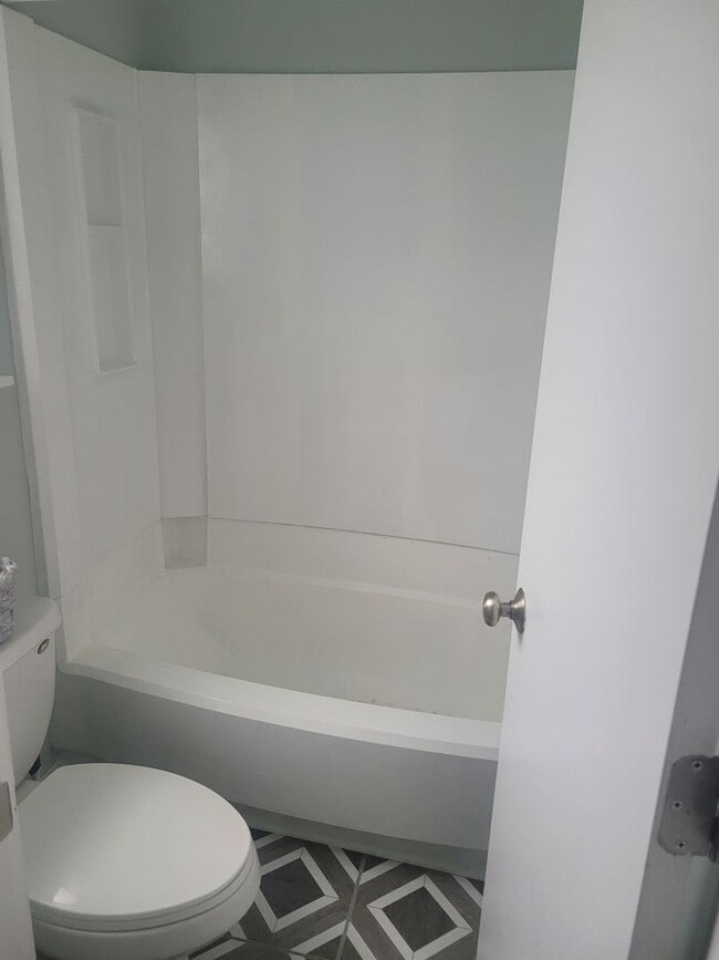 Building Photo - Located in Caneel Cove this 2 bed 2 bath townhome features hardwood floors throughout ,