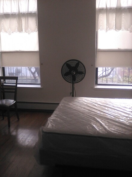 Private Room $1300 - 322 E 120th St