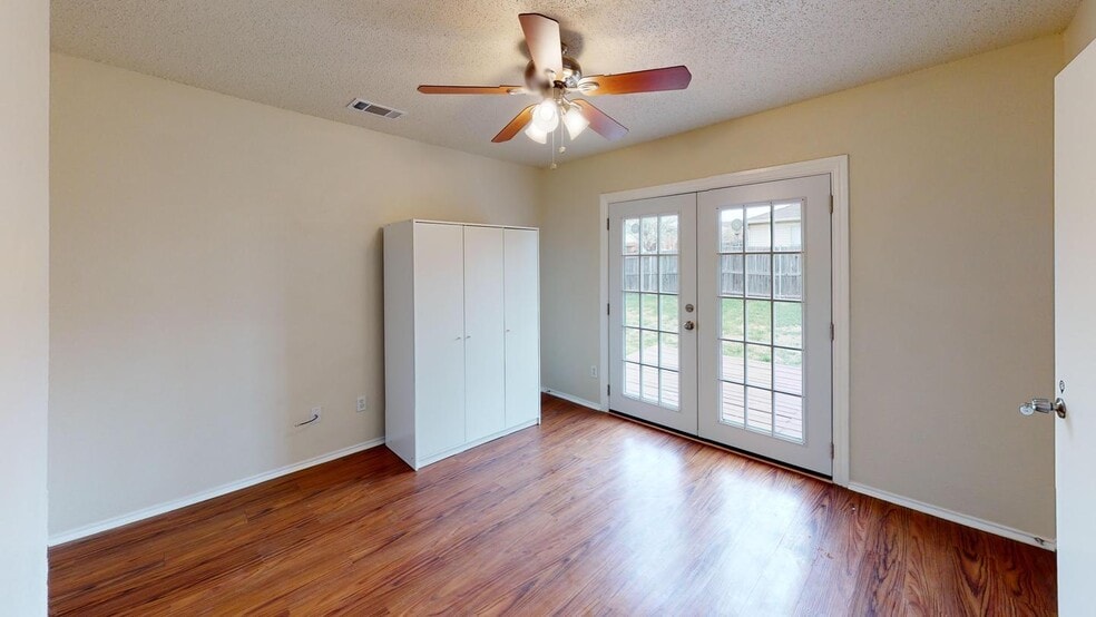 Building Photo - 8101 Flowertree Dr