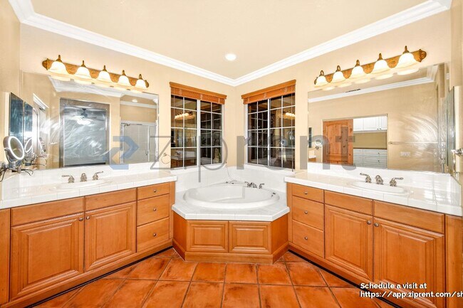 Building Photo - 1485 Clearview Cir