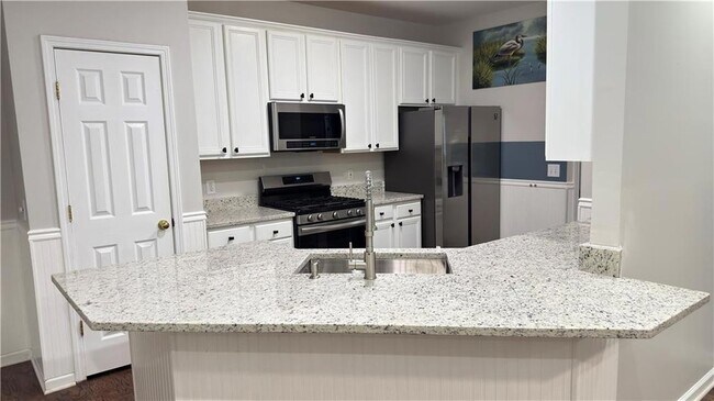 Building Photo - 2885 Stonehenge Ct