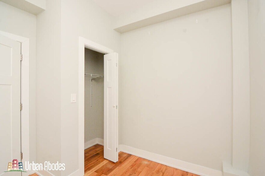 Building Photo - 629 W Oakdale Ave