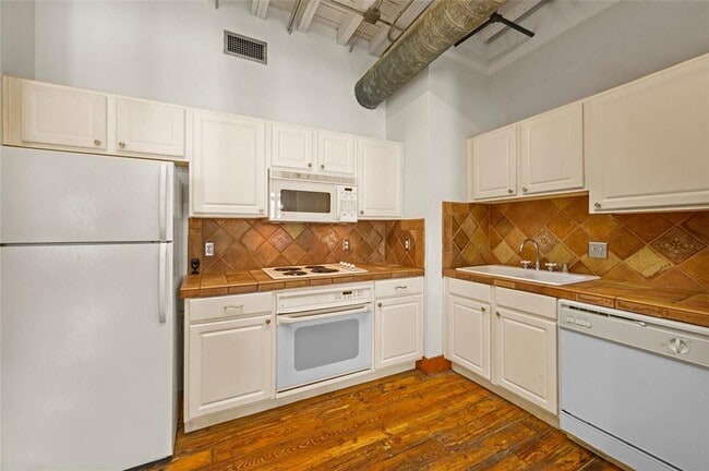 Building Photo - 1011 Wood St