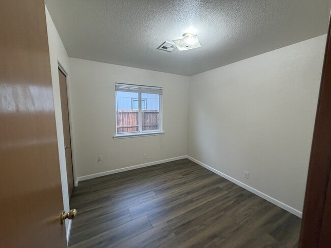 Building Photo - 1616 SW K St