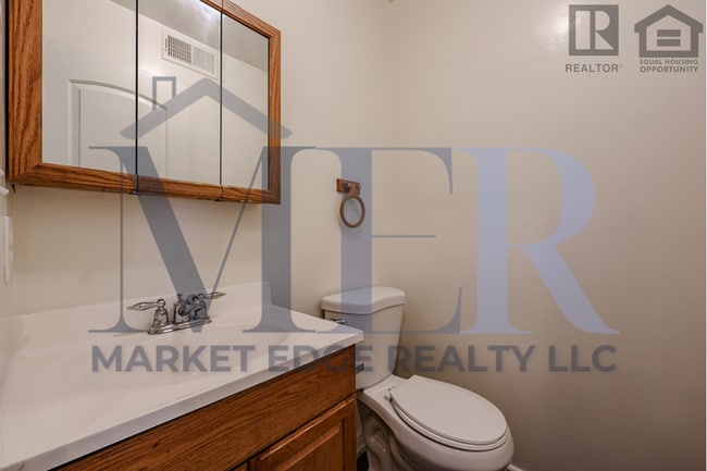 Building Photo - 3Bed/2.5Bath Townhouse at 24th St/Thomas! Move-In ready on 05/07/2026! -- NO HOA!