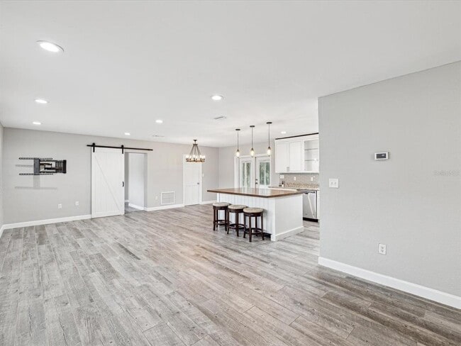 Building Photo - 605 Gardenia St