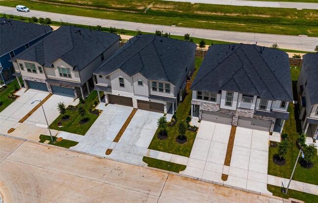 Building Photo - 5511 Holly Hvn Ct