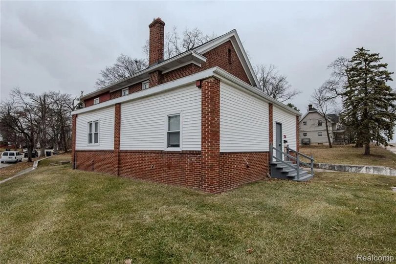 Building Photo - 751 Dupont St