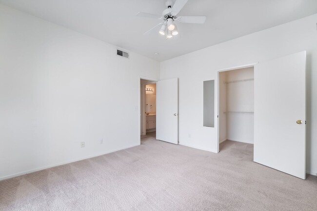 Building Photo - Charming Henderson Condo in Gated Communit...