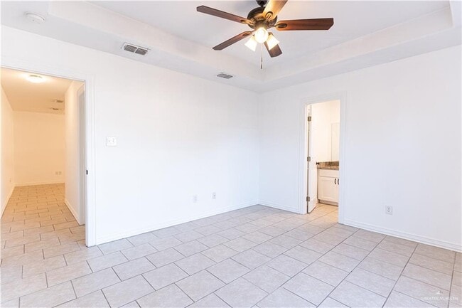 Building Photo - 17 Jade St