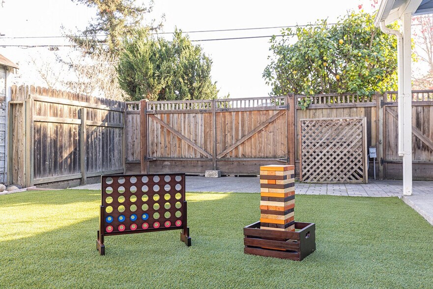 Building Photo - 839 Patchett St