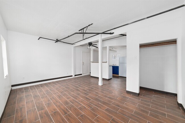 Building Photo - 3705 Mandell St
