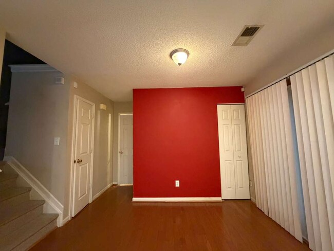 Building Photo - 6007 Cougar Ln