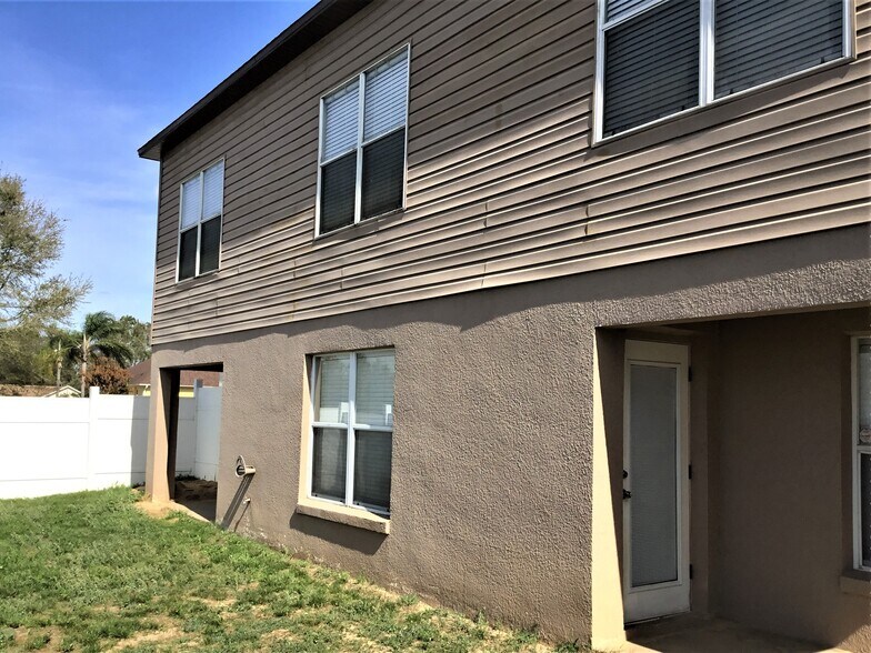 Building Photo - 1520 Presidio Dr