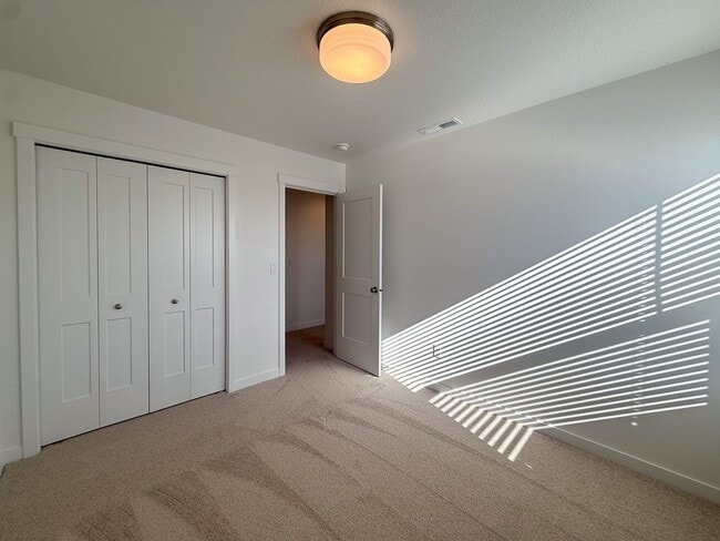 Building Photo - 344 SE Shetterly Dr