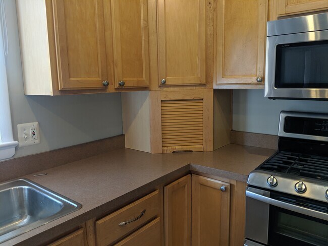 Built in bread storage - 46675 Winchester Dr