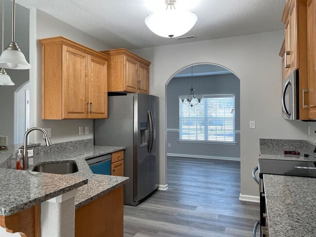 Building Photo - Woodbridge Pointe