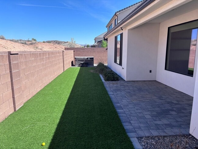 Building Photo - Wonderful single story 4 bed | 3 Bath | 2 Car Garage off Washington Dam Rd with Hot Tub