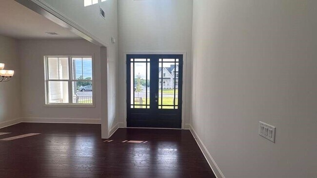 Building Photo - 5365 Travers Ln