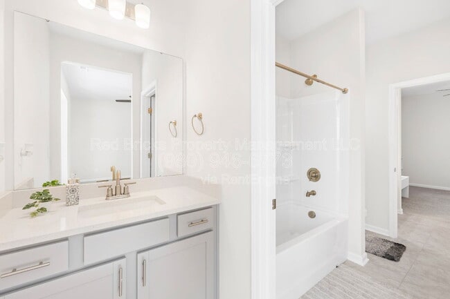 Building Photo - 104 Winterberry St