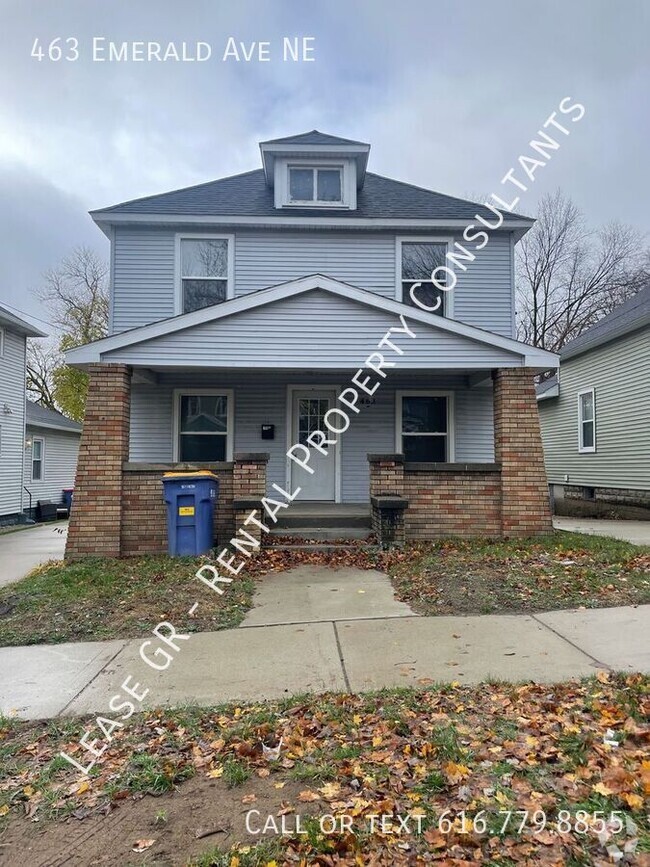 Building Photo - Spacious Single Family Home on NE Side!