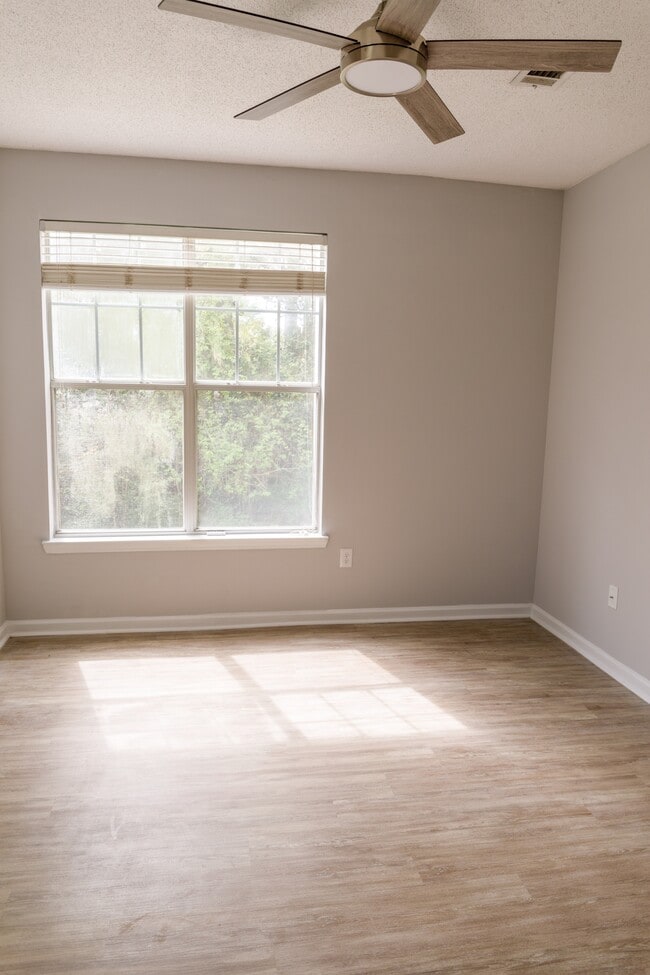 Building Photo - 45 Sycamore Ave