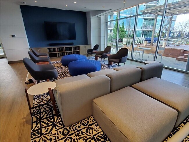 Building Photo - 943 Peachtree St NE