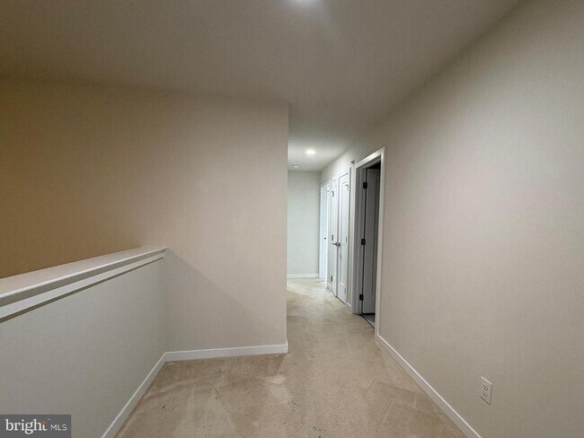 Building Photo - 208 Segel Dr