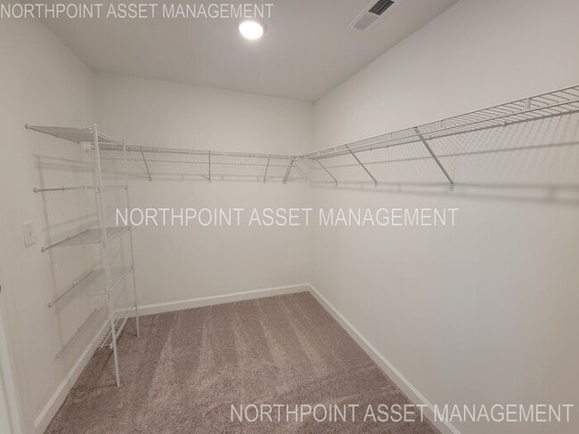 Building Photo - Gorgeous Luxury Townhome for Rent in Kenne...
