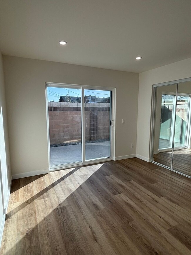 Building Photo - Contemporary 3 Bedroom Duplex with Washer Dryer and Mini Split AC