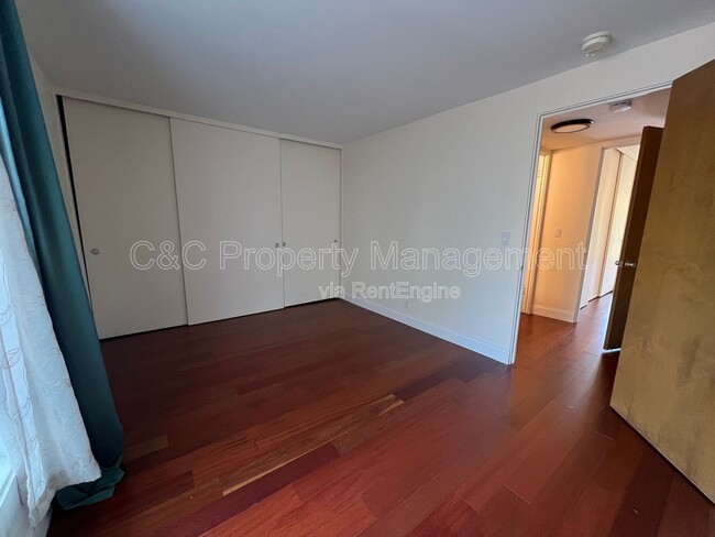 Building Photo - 938 Lea Dr