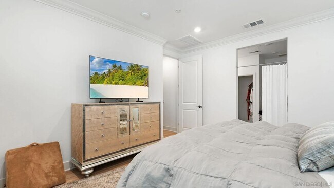 Building Photo - 15681 Rennyson Way