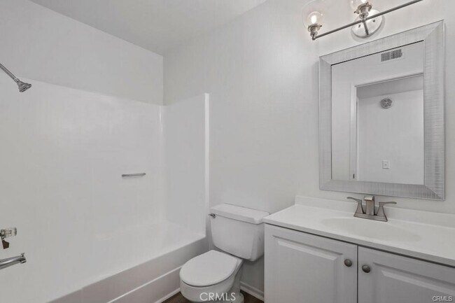 Building Photo - 442 N Vía Porto