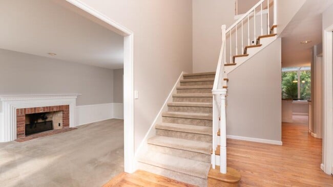 Building Photo - 4 bedroom in Sammamish WA 98074